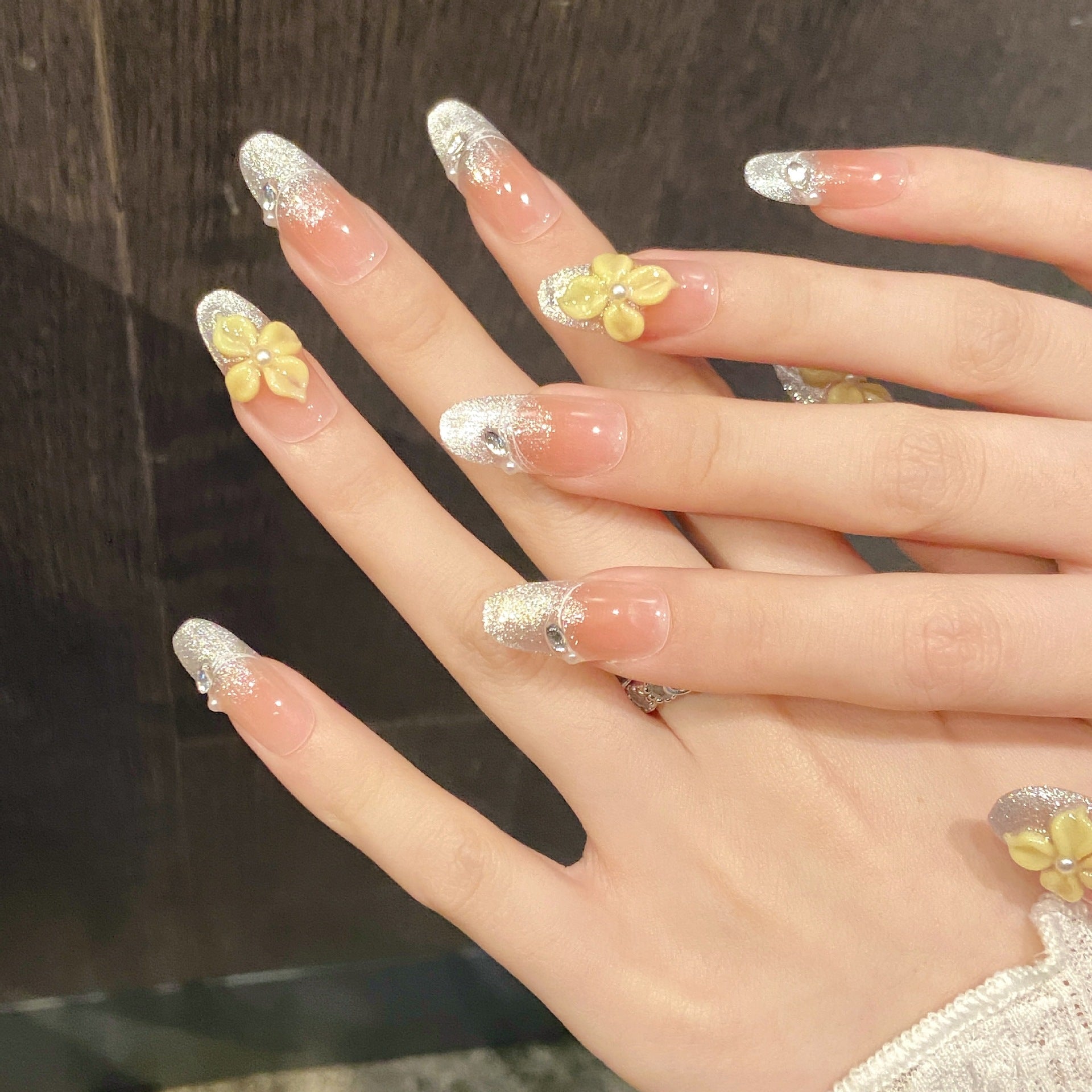 艺禾原创【迷雾花园】爆闪猫眼手捏花腮红渐变新款纯手工穿戴甲